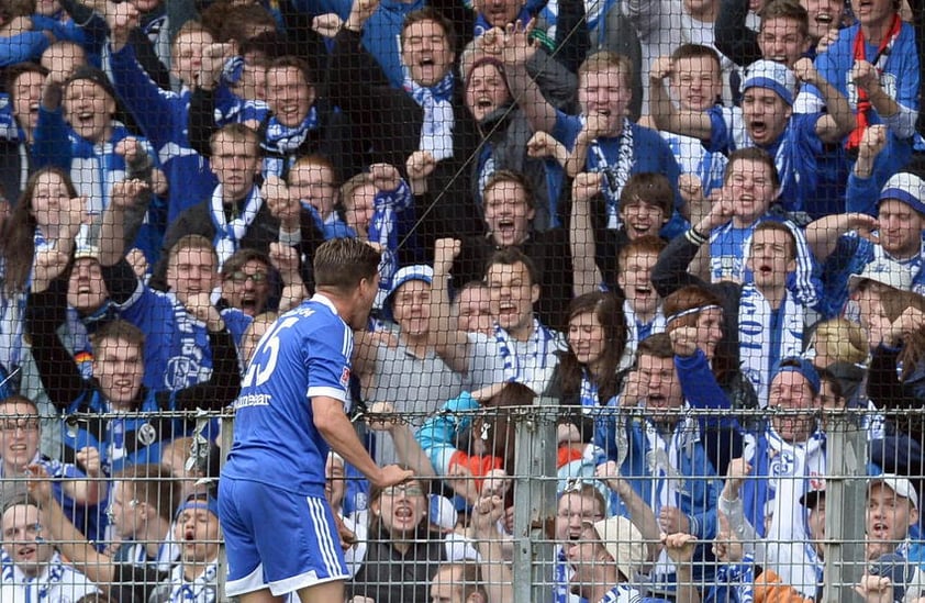 Como sexto se mete el Schalke 04, que siempre llena su estadio de 61 mil personas.