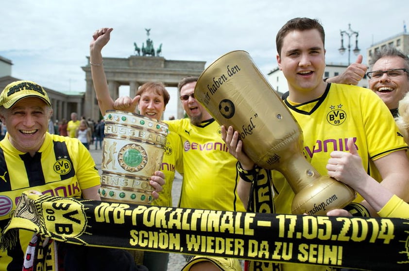 El primer lugar es de la afición del Borussia Dortmund, que siempre llena su estadio.