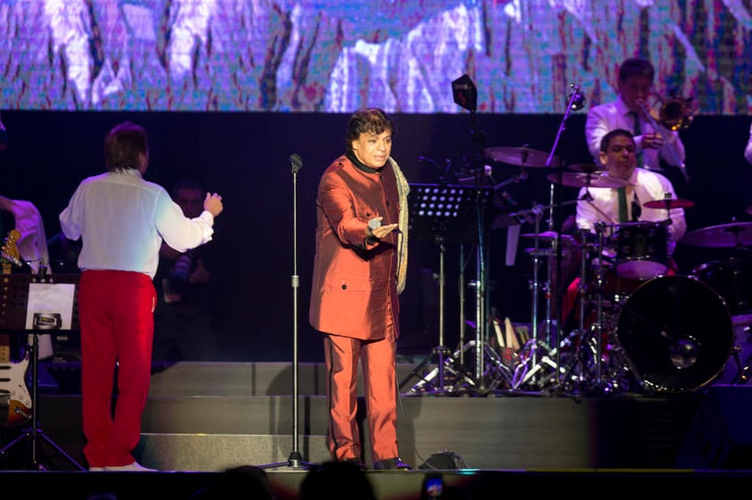 Según su cibersitio oficial, Juan Gabriel continuará con su gira por Sudamérica hasta el 23 de agosto, visitando Paraguay, Argentina, Chile y Bolivia.