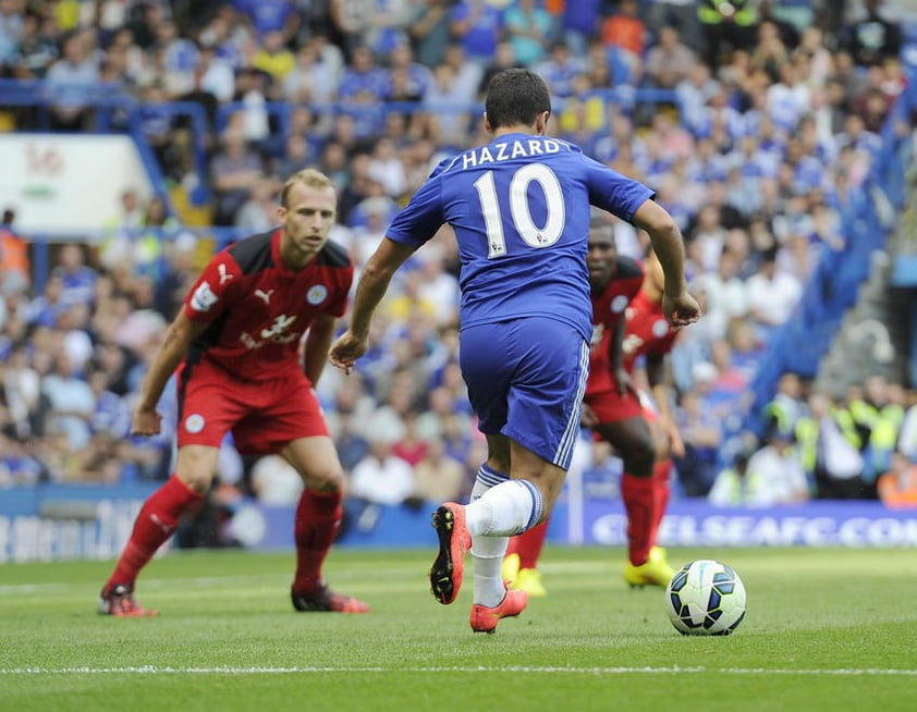 El gol de la tranquilidad lo consiguió el belga Eden Hazard, quien se abrió el espacio en los linderos del área y sacó disparo de derecha lejos del alcance del guardameta danés para el 2-0.