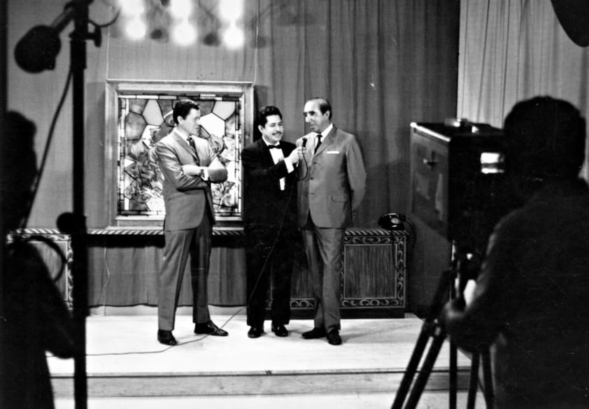 Rafael Rodríguez y Gustavo Torres Vázquez con el matador de toros, Fermín Espinoza, en una entrevista en 1969 en el Canal 4 de TV.