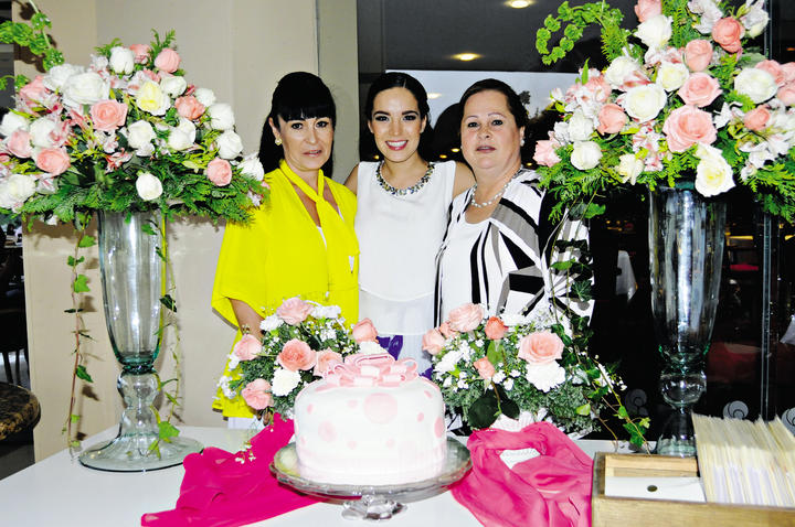 Con las organizadoras, Verónica Luévano y Patricia de De Anda.