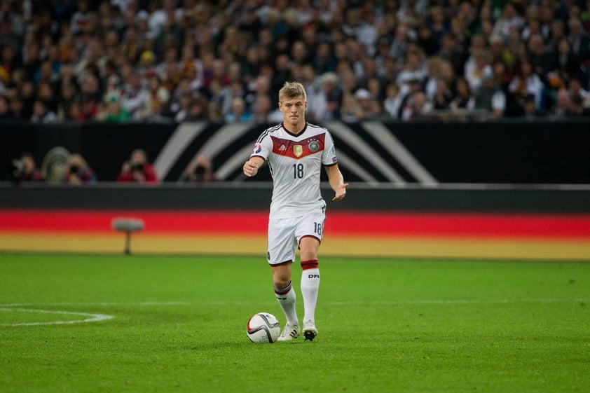 Toni Kroos se volvió un 'crack' en Brasil y lo llevó a fichar con el Real Madrid.