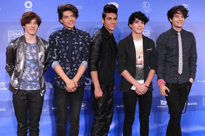 El grupo CD9 desfiló por la alfombra roja para la décimo tercera entrega de Las Lunas del Auditorio.