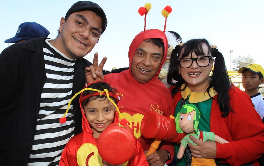 Familias completas se disfrazaron de los personajes de "Chespirito".