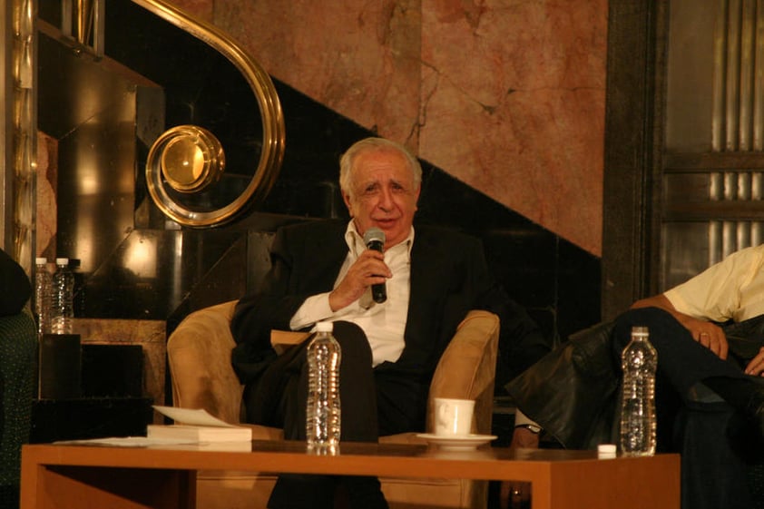 Fue merecedor de beca Guggenheim en 1967, los premios Xavier Villaurrutia y el Nacional de Ciencias y Artes en Lingüística y Literatura en 2001, además de que a partir de 2010 fue miembro de número de la Academia Mexicana de la Lengua, y obtuvo la Medalla Bellas Artes otorgada por el INBA, en 2011.