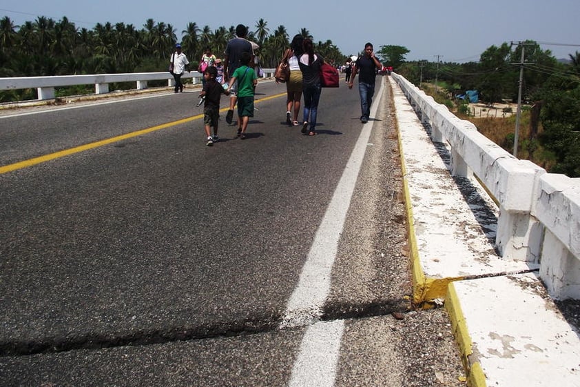 18 de abril | Terremoto. Un sismo de 7.2 grados en la escala de Richter se registra en las costas de Guerrero, dejando daños en casas y edificios en el estado y la Ciudad de México.