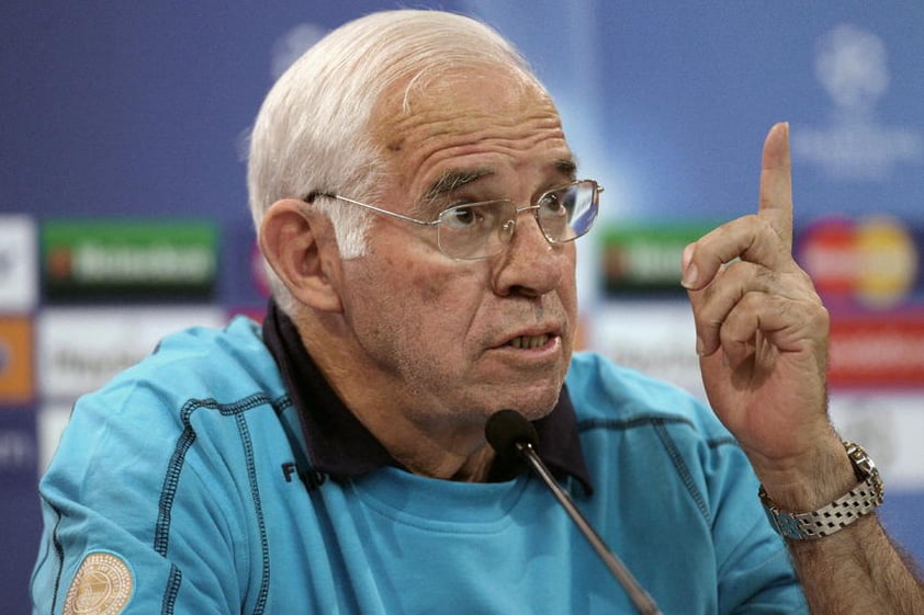 01 febrero | José Luis Aragonés. El histórico jugador y director técnico de equipos como el Atlético de Madrid falleció víctima de una leucemia que ocultó hasta el último momento de su vida.