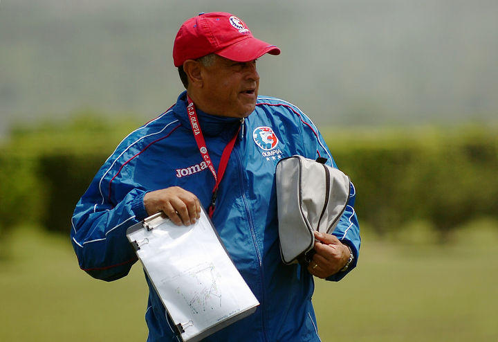 01 de mayo | Juan de Dios Castillo. El cáncer de piel le quitó la vida al jugador y director técnico de futbol mexicano.