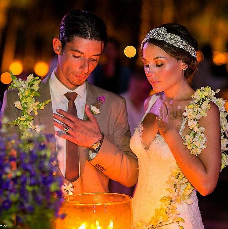 La actriz mexicana Zuria Vega celebró su boda con Alberto Guerra en San Francisco, Nayarit en compañía de familiares y amigos.