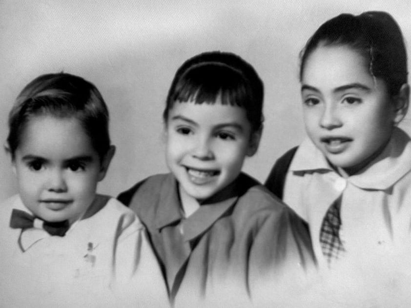 Hermanos Rodríguez Bandes en el fin de año de 1957. Ellos son: Enrique Rodríguez B., Elizabeth Rodríguez (hoy de Sandoval) y Leticia Rodríguez (hoy de Romero)