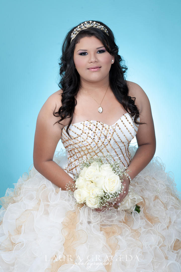 04012015 Srita. Mayra Alejandra Muñoz Martínez recibió una inolvidable celebración por sus XV años de vida. La festejada estuvo acompañada de sus padres, Lic. Juan José Muñoz Macías y Mayra del Rocío Martínez Acosta.- Laura Grageda Fotografía