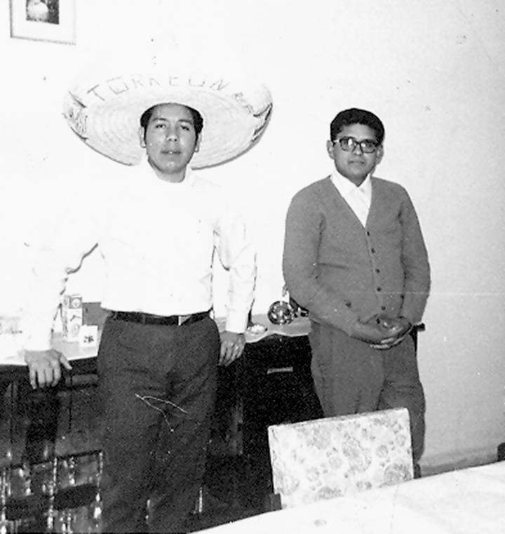 18012015 Roberto Espinosa y Esiguio Ibarra, en MÃ©xico, D.F., en 1971.