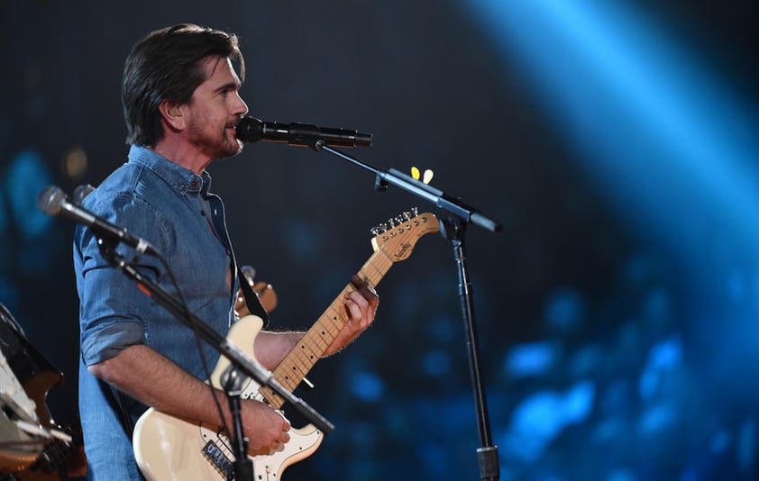 Juanes cantó en español su tema Juntos en la gala de los Grammys.