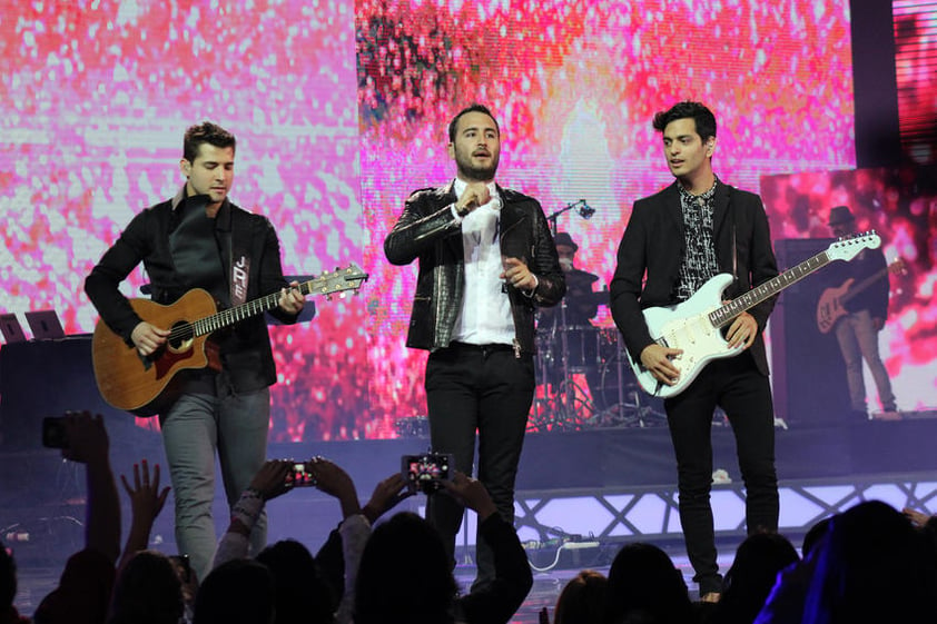 Los mexicanos Reik, subieron al escenario de la Quinta Vergara al cierre de la segunda jornada del festival.