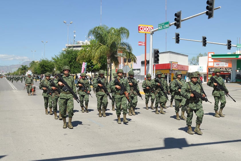 Durante el paso de los contingentes, el coronel Simón Salgado leyó una reseña sobre lo sucedido en el año de 1914.