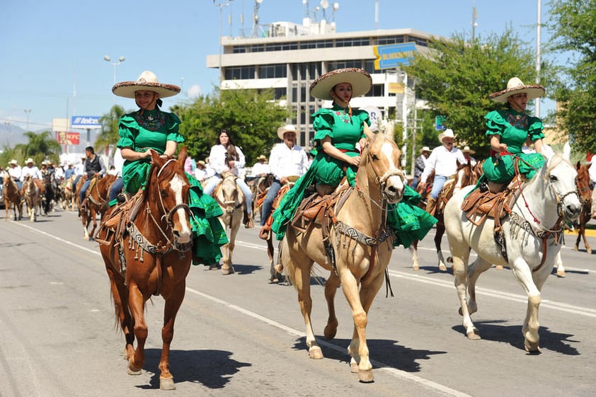 Se llevó a cabo el Desfile Militar y Cabalgata Revolucionaria.