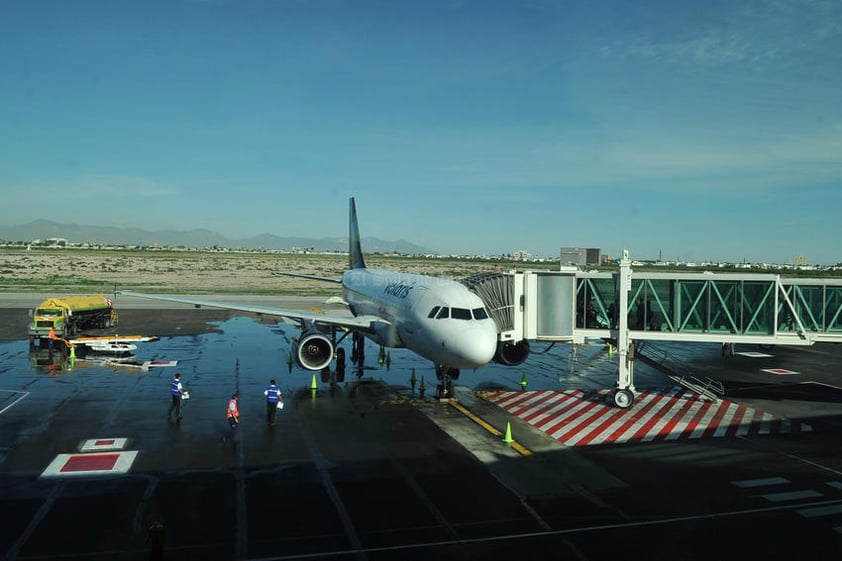 A las 08:51 de la mañanapista aterrizó el avión en pista principal  dela terminal aérea Francisco Sarabia.