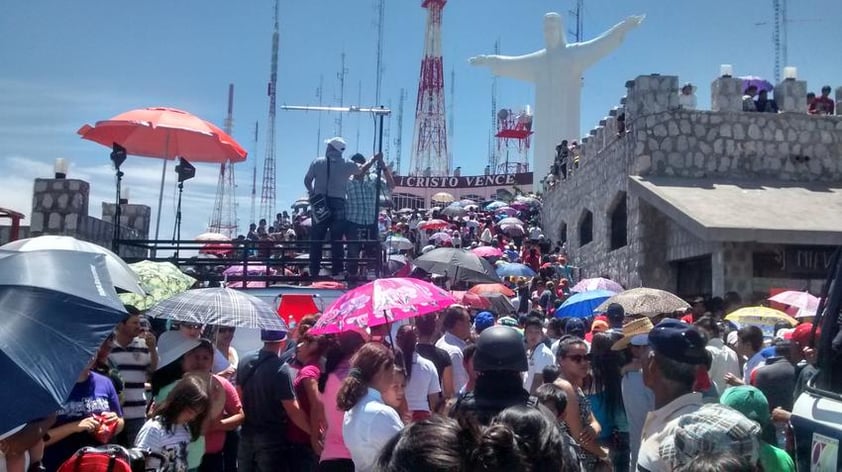 Al final del recorrido los 6 puestos de auxilio ubicados a lo largo del cerro, atendieron a 102 personas, por principios de deshidratación, bajas de presión, caídas, entre otras cosas.