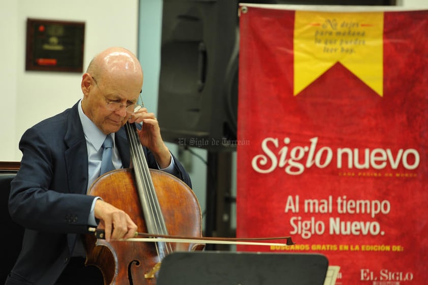 El público lagunero apreció a un hombre universal, como es Carlos Prieto, en las instalaciones de El Siglo de Torreón.