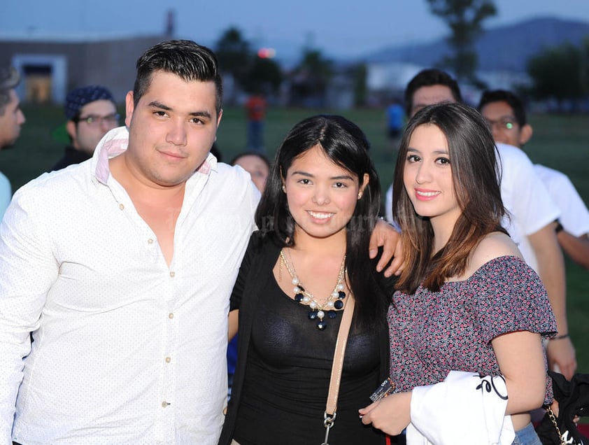 José Luis, Kim y Karime.