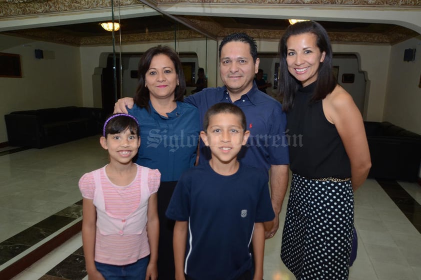 César, Guadalupe, Ángeles, Annelis y Ángel.