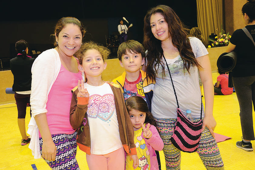 Claudia, Romina, Ivana, Santiago y Ale.