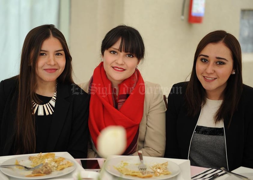 EN BABY SHOWER.  Paty, Olivia e Ilsse.