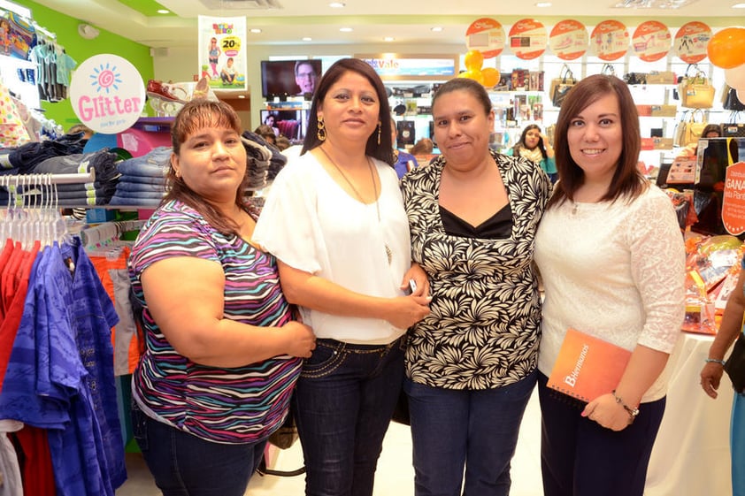 ENTRE AMIGAS.  Susana, Esperanza, Margarita y Berenice.