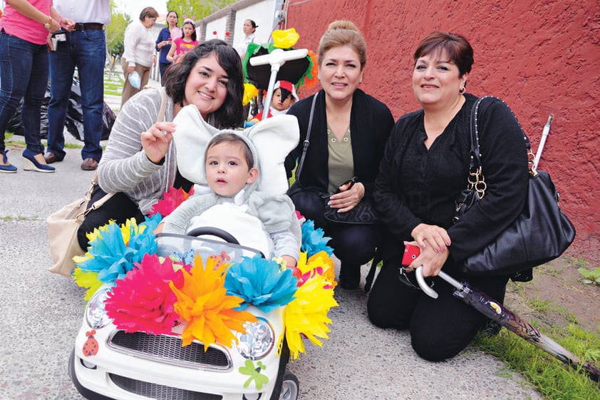 DESFILE DE PRIMAVERA.  Cristina, Diego, Ángeles y Rita.