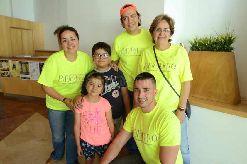 Montse, Aurora, Pablo, Arturo, Enrique y Ruth Idalia.