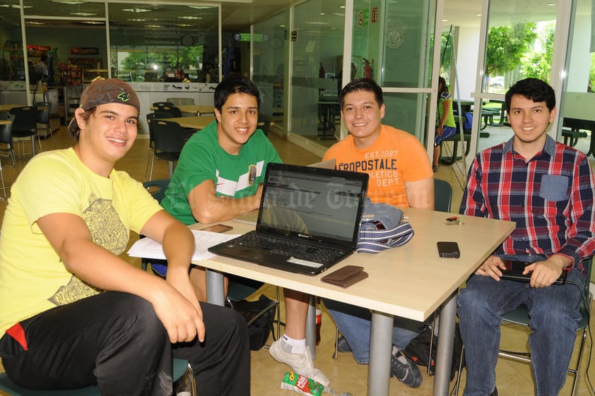 Roberto, Jorge, Julián y Daniel.