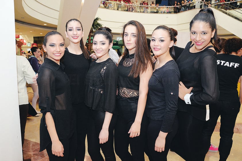 BAILARINAS.  Karina, Luisa, Alejandra, Isabella, Valeria y Mónica.