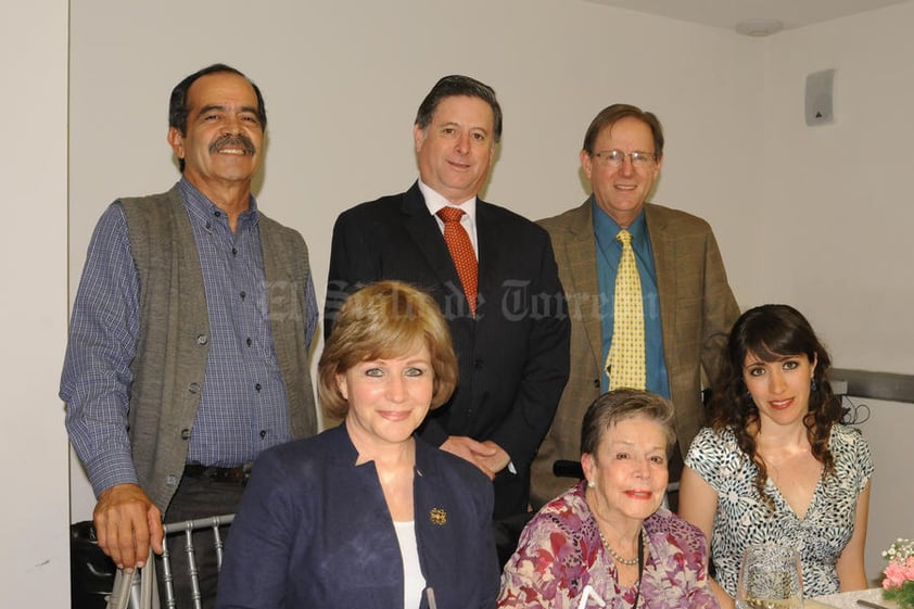 SESIóN DE ROTARIOS.  Agustín, Bernardo, María Luisa, María Luisa, José Luis y Laura.