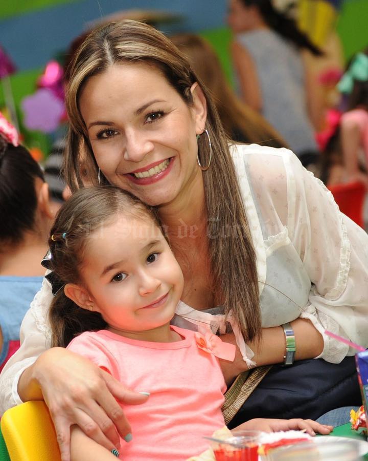 Victoria y Daniela.