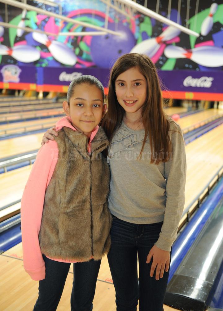 MUY LINDAS.  Lucía y Marijose.