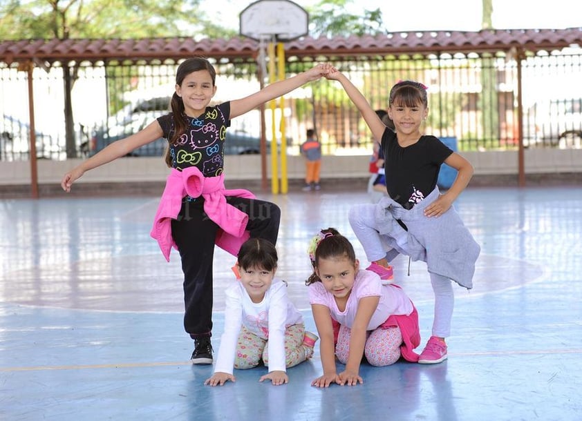 30042015 Nayeli, Bárbara, Marien y Catalina.