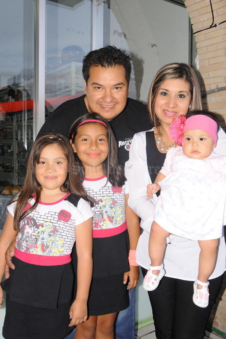 02052015 Julián, Norma, Yulianna, Mía y Tessa Tovalín.