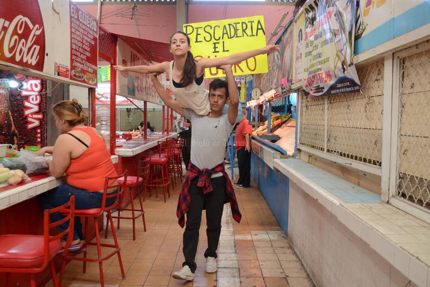 El grupo también recorrió los pasillos del Mercado Juárez.