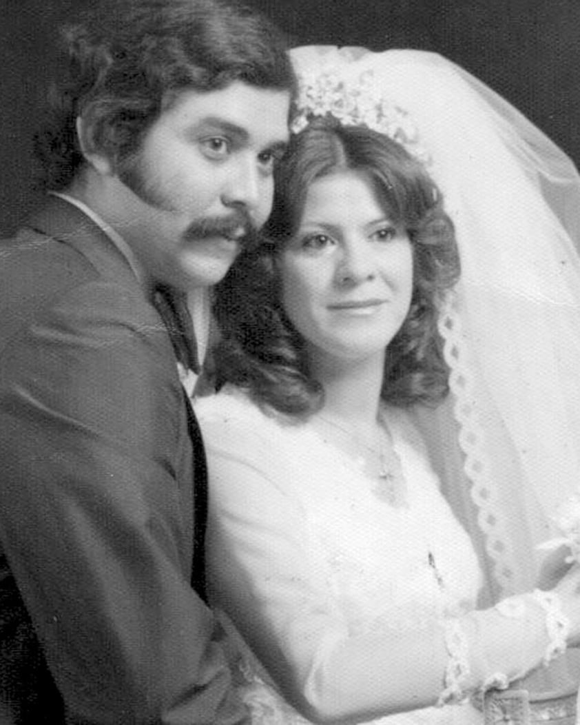 César Chávez Ortiz y Chagüita Jáuregui García el día de su boda el 15 de mayo de 1976. Celebrarán su 39 aniver