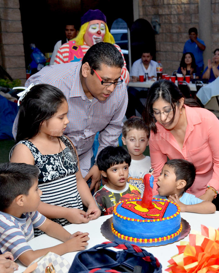 10052015 Muy divertido lució el festejado en su fiesta de cumpleaños.