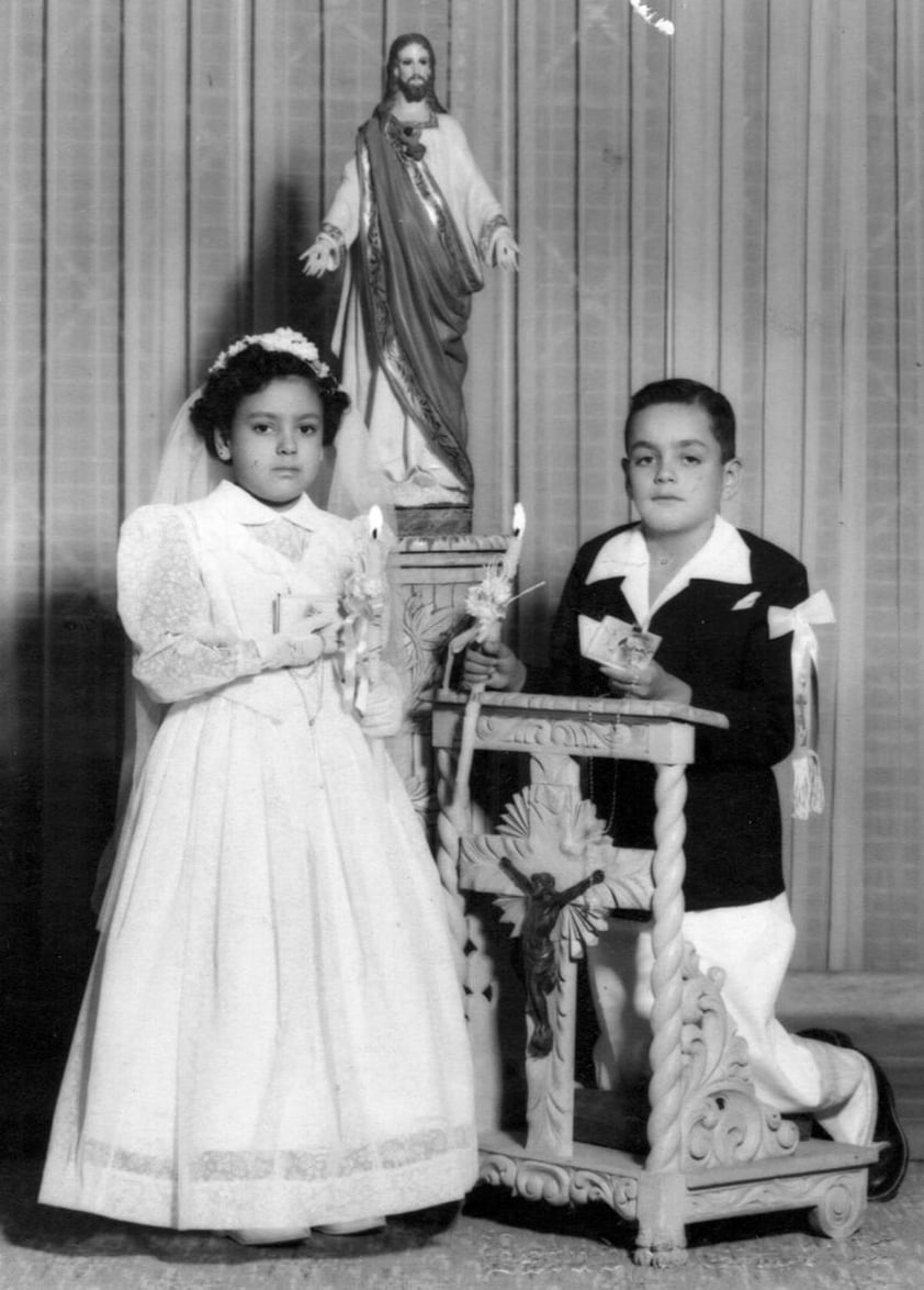 Armando y Ernestina Iturriaga, en su Primera Comunión, el 26 de agosto de 1956,
en Catedral del Carmen.