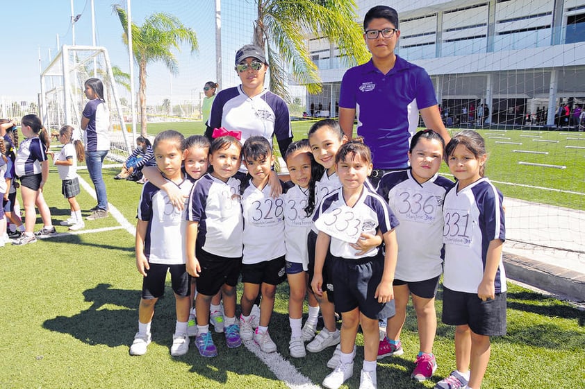 19052015 PEQUEñOS ATLETAS.  Astrid, Carolina, Ivana, Lía, Maryfer, Valeria, Maryjose, Dulce, Valeria, Lizeth y Alan.