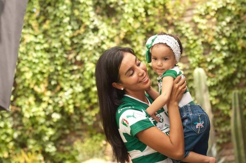 Estela Morales Muñiz y Mariel Estela González.