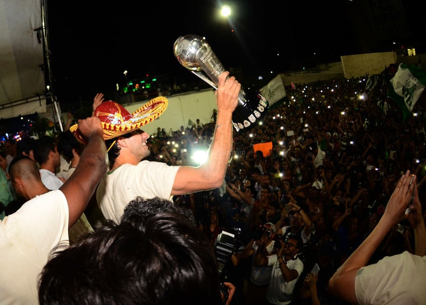 Agustín Marchesín, quien se puso un sombrero de charro, fue de los jugadores más ovacionados por los seguidores santistas.