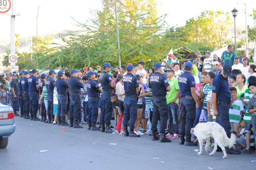 Elementos de la Policía Preventiva y Estatal, así como personal de la Secretaría de la Defensa Nacional, se mantuvieron a la expectativa para evitar que los aficionados desbordaran su alegría y cometieran algún acto delictivo.