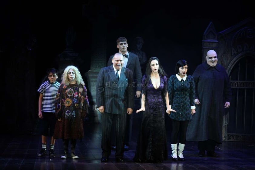 El actor infantil Matías Gruener, hijo de la actriz Susana Zabaleta, debutó con éxito en el musical de Broadway Los locos Addams, como el nuevo “Pericles Addams".