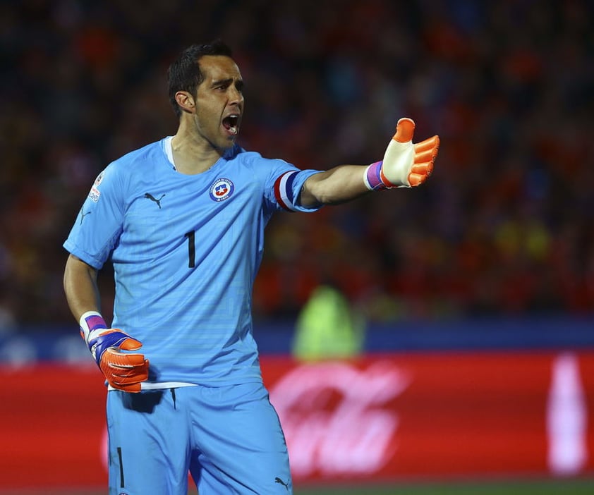 En la portería el chileno Claudio Bravo, que mantuvo el cero ante Ecuador.