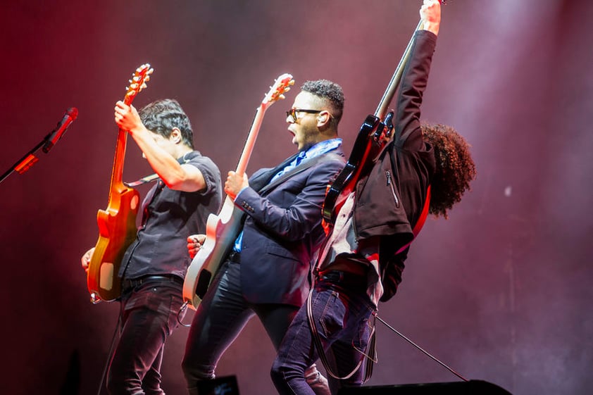 El tour "Cena Para Desayunar" de Kalimba llenó de baile y éxitos al Pepsi Center.