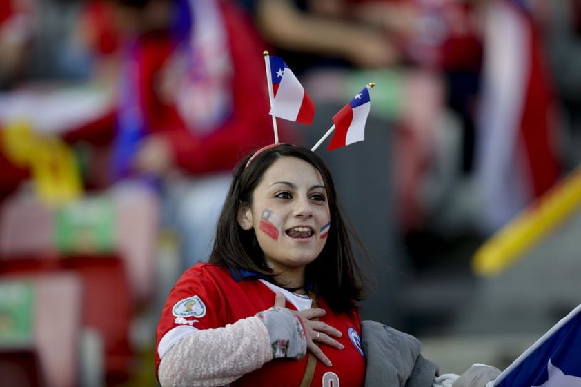 Apoyando a la selección local.